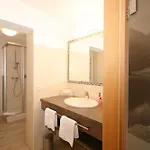 Alpenhotel Neuwirt 4* 슈라드밍