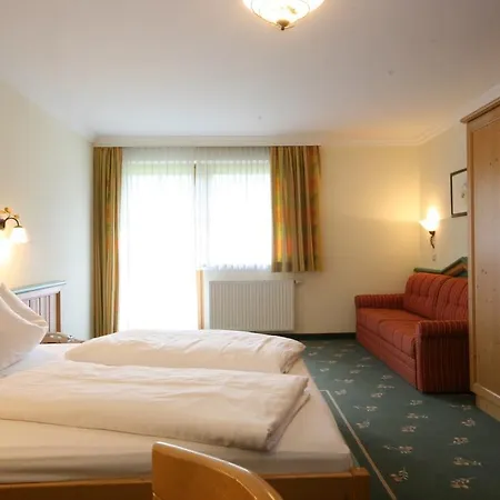 فندق Alpenhotel Neuwirt 4*