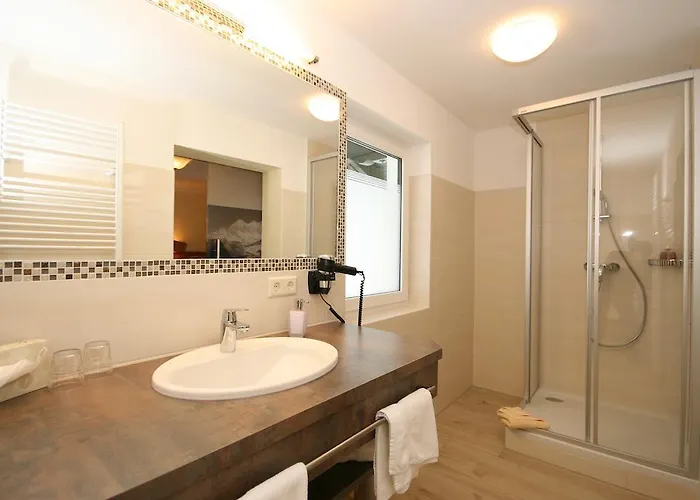 فندق Alpenhotel Neuwirt 4*